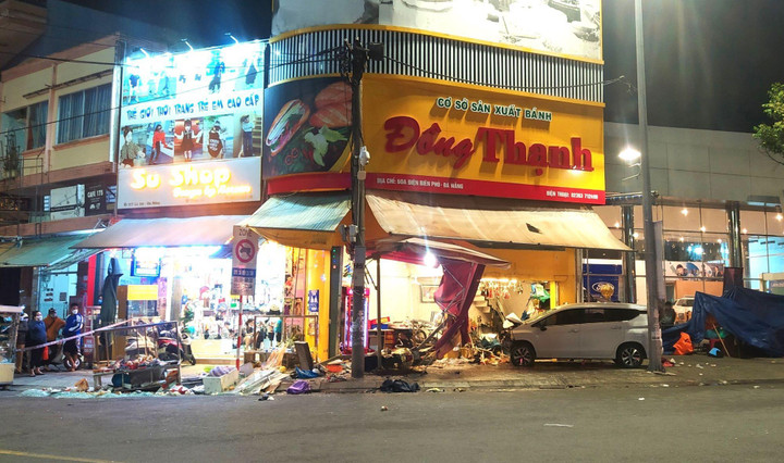 Tài xế say rượu tông ô tô vào tiệm bánh mỳ làm 7 người bị thương lĩnh án - 2