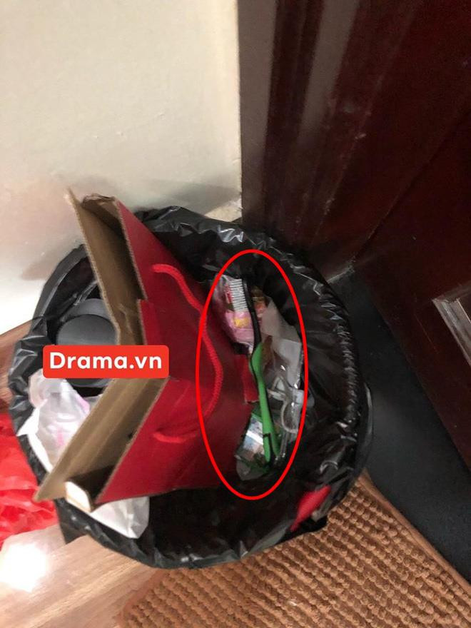 Xài chung toilet, cô gái sôi máu bắt quả tang hành vi của bạn trai chị chung trọ - 1