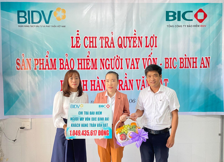 BIC trao hơn 1 tỷ đồng quyền lợi bảo hiểm cho khách hàng vay vốn tại Bến Tre - 1