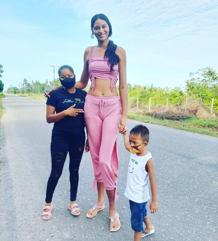 Cô gái từng gây sốc khi 10 tuổi đã cao 1m75: Biến sự bất thường thành lợi thế - 4