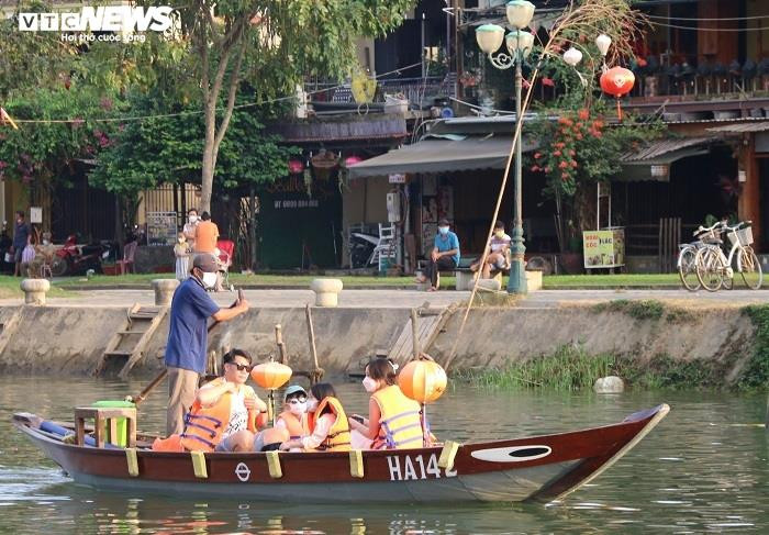 Hội An chấn chỉnh loạn giá dịch vụ ghe bơi - 2