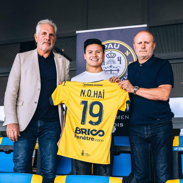 Những hình ảnh đầu tiên của Quang Hải tại Pau FC - 5