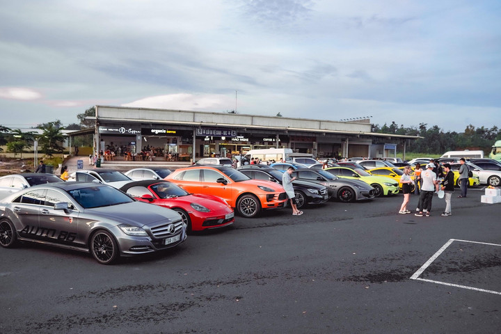 Lamborghini Aventador SV cùng loạt xe thể thao xuất hiện tại Nha Trang - 5