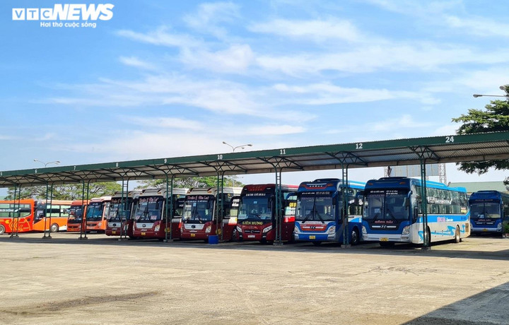 Doanh nghiệp vận tải ở Gia Lai đồng loạt tăng giá vé giữa 'bão' giá xăng dầu - 1