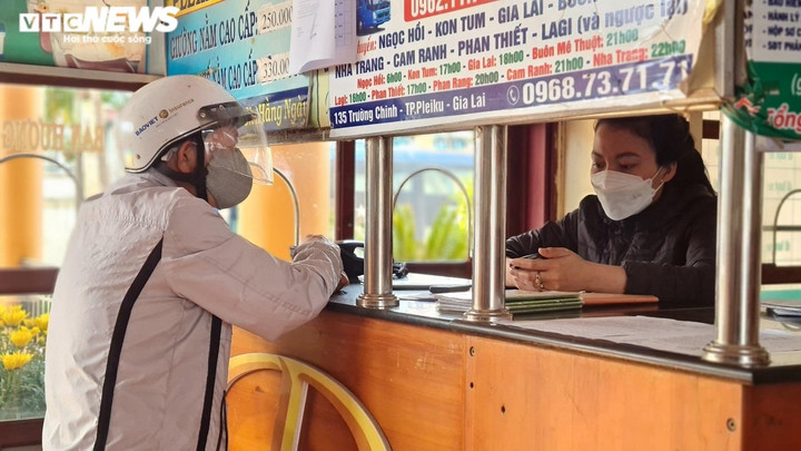 Doanh nghiệp vận tải ở Gia Lai đồng loạt tăng giá vé giữa 'bão' giá xăng dầu - 2