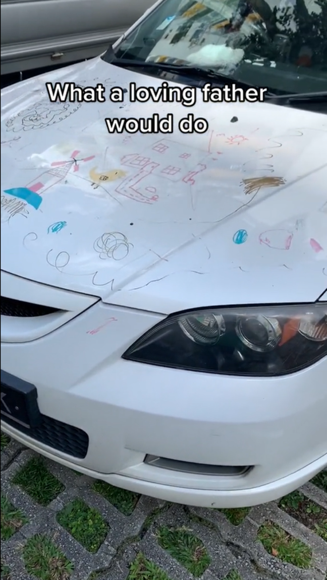 Xế hộp bị vẽ nguệch ngoạc kín xe và lý do đằng sau khiến dân mạng ‘tan chảy’ - 1