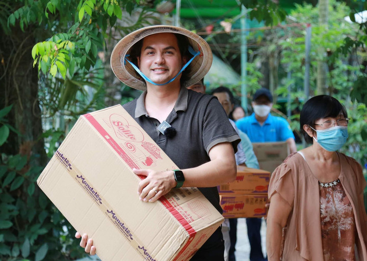 Siêu mẫu Đức Tiến về Việt Nam làm từ thiện sau hơn 9 năm định cư tại Mỹ - 3