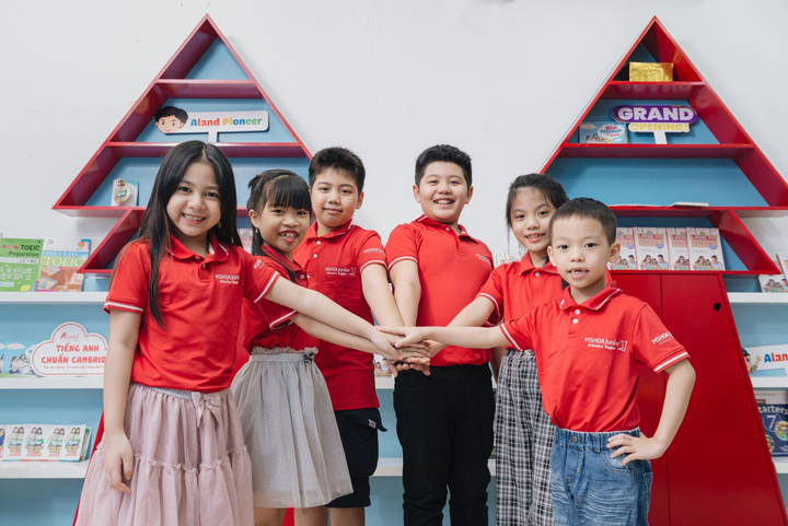 Trẻ học tiếng Anh toàn diện, phát triển tư duy cùng Ms Hoa Junior - 1