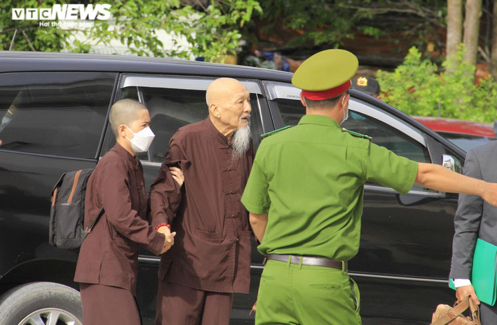 Ảnh: Cận cảnh phiên tòa xét xử 'thầy ông nội' Lê Tùng Vân và đồng phạm - 3