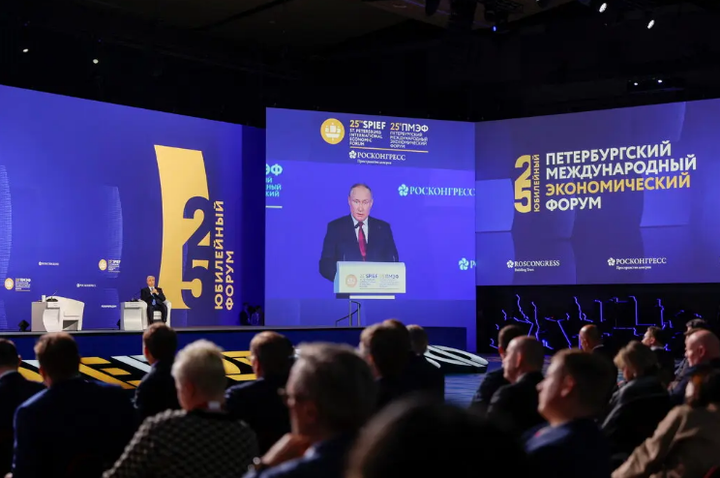 Thấy gì từ chuyến công du nước ngoài của Tổng thống Putin? - 2