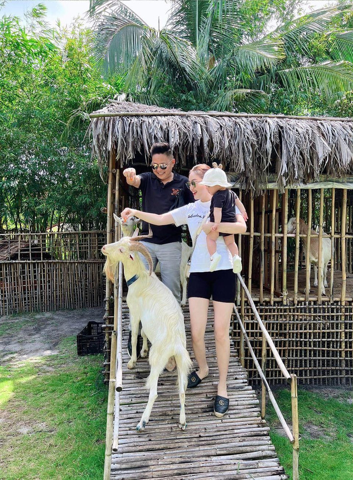 Sao Việt 2/7: Vợ chồng Trường Giang - Nhã Phương khoe con gái đáng yêu - 5