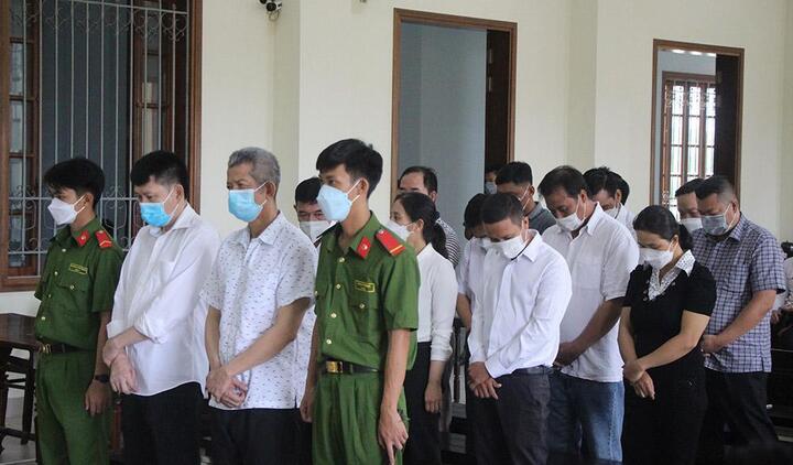 Cựu giám đốc ngân hàng lĩnh án tù trong vụ gây thiệt hại 278 tỷ đồng - 1