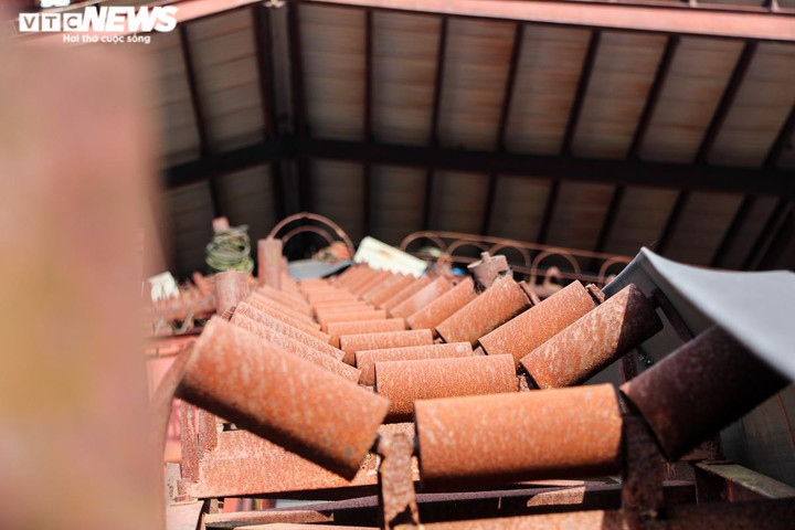 Ảnh: Nhà máy bỏ hoang chứa 80.000 tấn quặng sắt ở Hà Tĩnh - 10