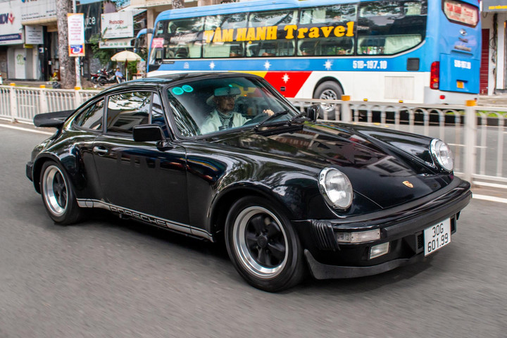 Cận cảnh Porsche 930 Carrera độc nhất Việt Nam - 16