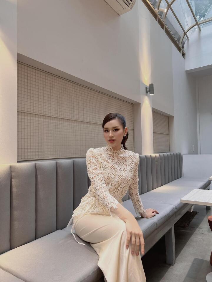 Ngắm Hoa hậu Đỗ Thị Hà trong bộ áo tắm hồng rực - 6
