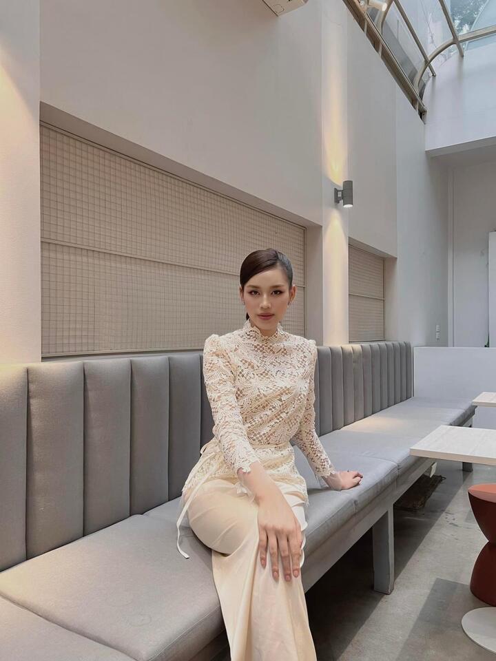 Ngắm Hoa hậu Đỗ Thị Hà trong bộ áo tắm hồng rực - 7