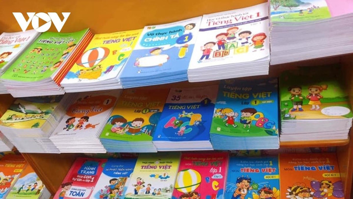 Giá SGK tăng cao, giáo viên vùng cao khổ vì bị hiểu lầm 'ăn chặn' tiền học sinh - 1