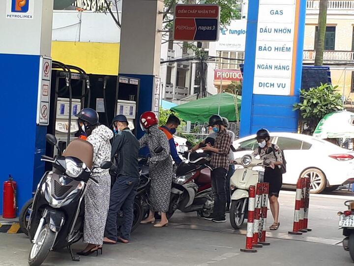 Đề xuất giảm thuế môi trường với xăng dầu ngay trong ngày 4/7 - 1