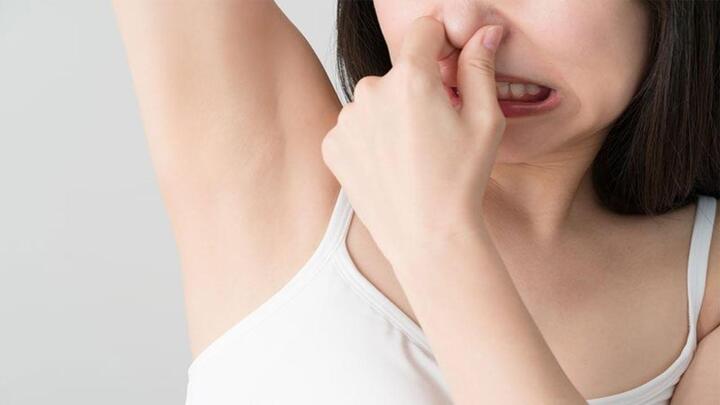 Người bị hôi nách không nên ăn gì? - 1