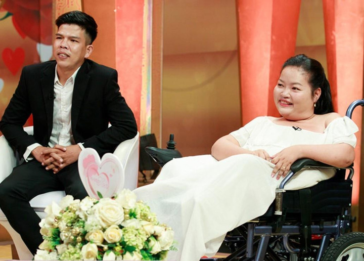 Ngọc Lan khóc như mưa vì chàng trai vất vả mưu sinh chăm sóc vợ bị liệt - 1