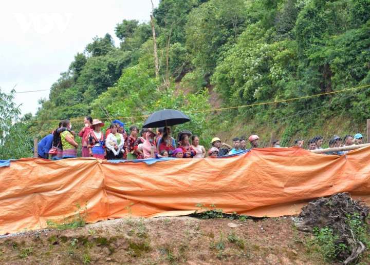 Còn khoảng hơn 40m sẽ tiếp cận vị trí nạn nhân bị cuốn vào hầm thủy điện - 4