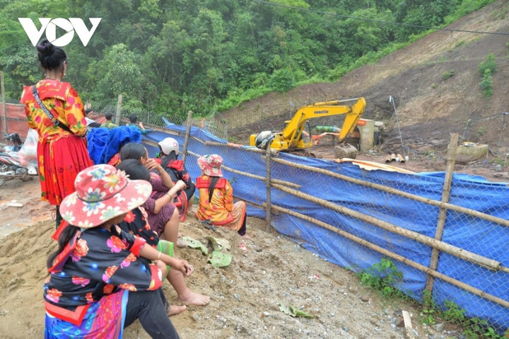 Còn khoảng hơn 40m sẽ tiếp cận vị trí nạn nhân bị cuốn vào hầm thủy điện - 5