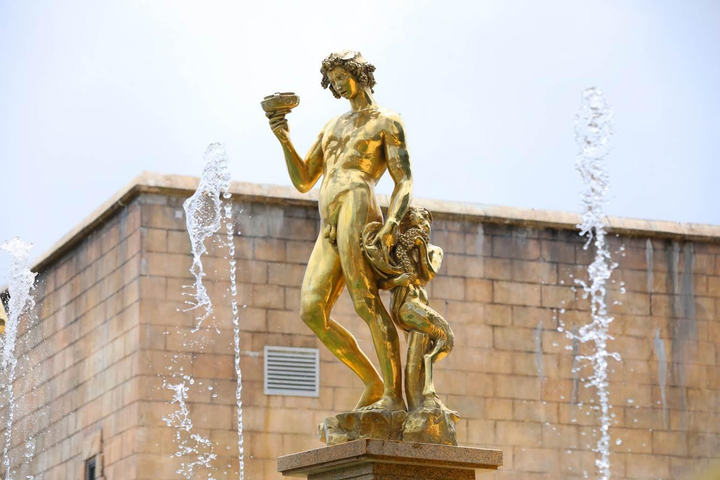 Cận cảnh những tác phẩm điêu khắc độc đáo nhất Thác thần Mặt trời Bà Nà Hills - 2