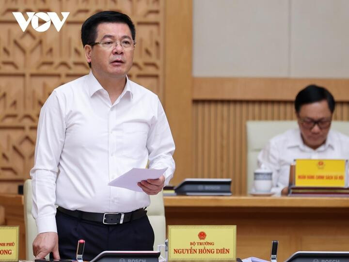 Thủ tướng: Quản lý chặt chẽ giá cả thị trường, phòng chống đầu cơ, buôn lậu - 2