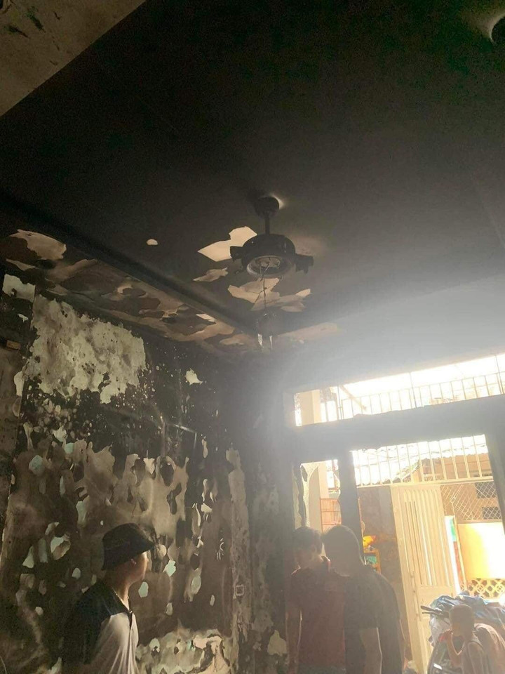 Căn nhà bị cháy đen vì thói quen sử dụng điện thoại tưởng như vô hại - 2