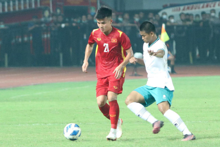 Bị phạt đền oan, U20 Việt Nam mất lợi thế trước U20 Indonesia - 1