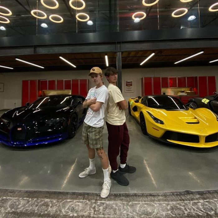 Bộ sưu tập siêu xe triệu USD của cậu bé giàu nhất nước Mỹ - 3