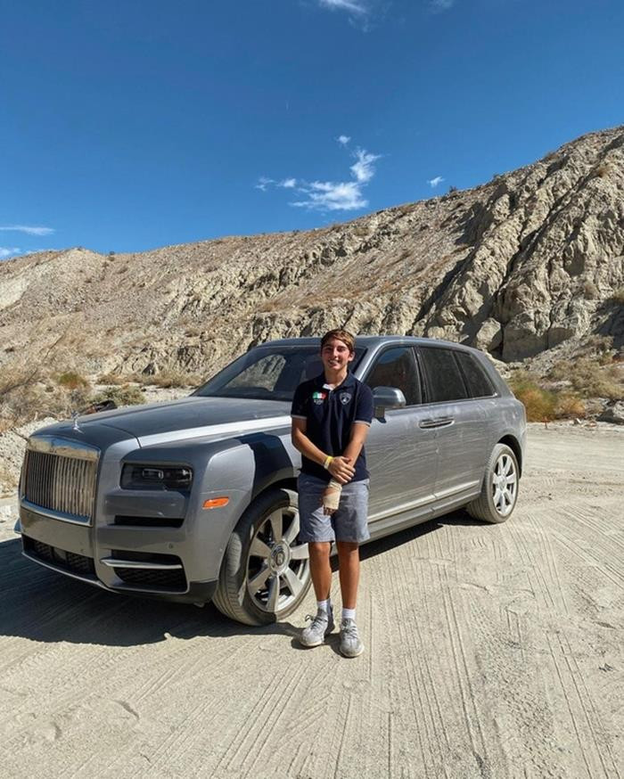 Bộ sưu tập siêu xe triệu USD của cậu bé giàu nhất nước Mỹ - 5