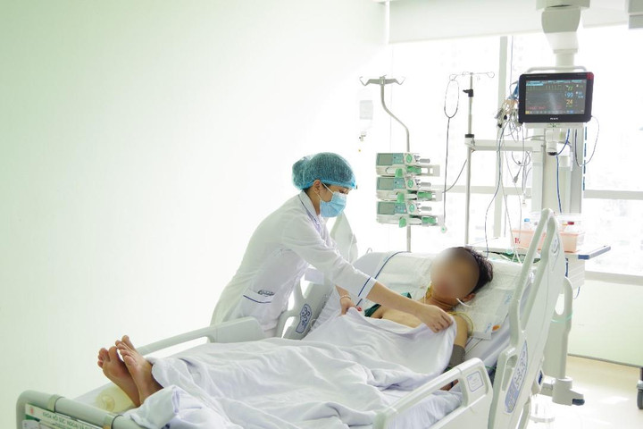 Áo mưa cuốn vào bánh xe, nam thanh niên bị đa chấn thương - 1