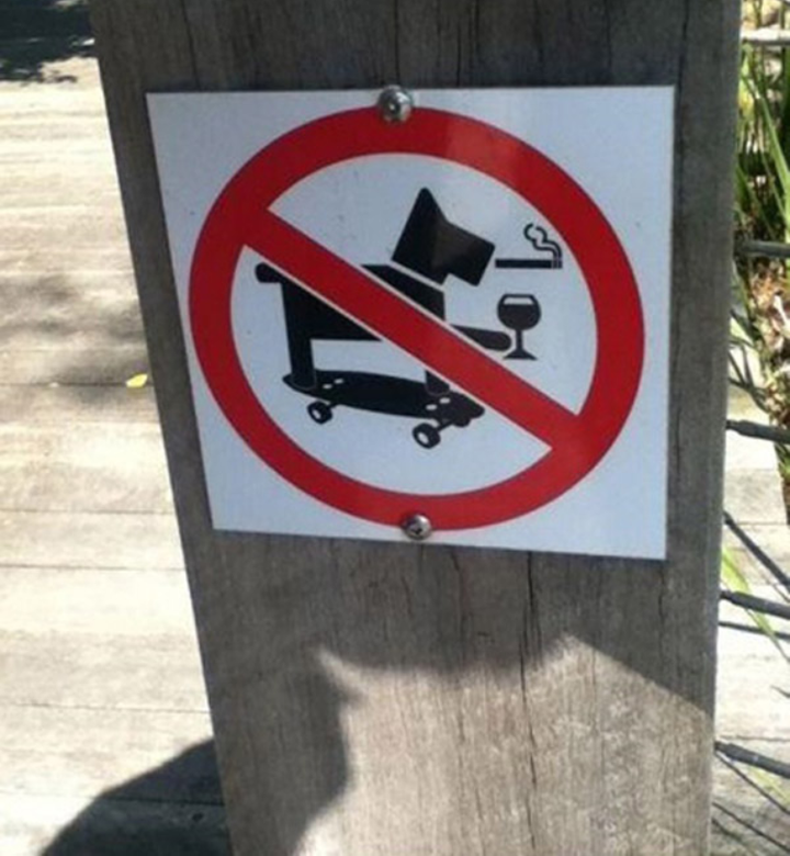 Hú hồn với những biển cảnh báo nhìn vào cứ ngỡ lạc đến hành tinh khác - 2