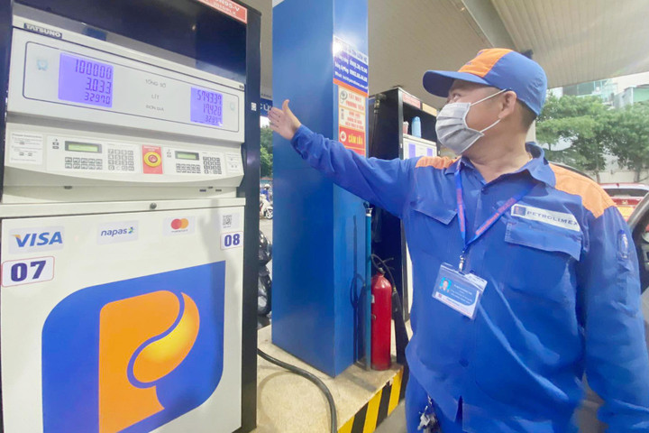 Giá xăng có thể giảm nhẹ, dầu tăng cao - 1