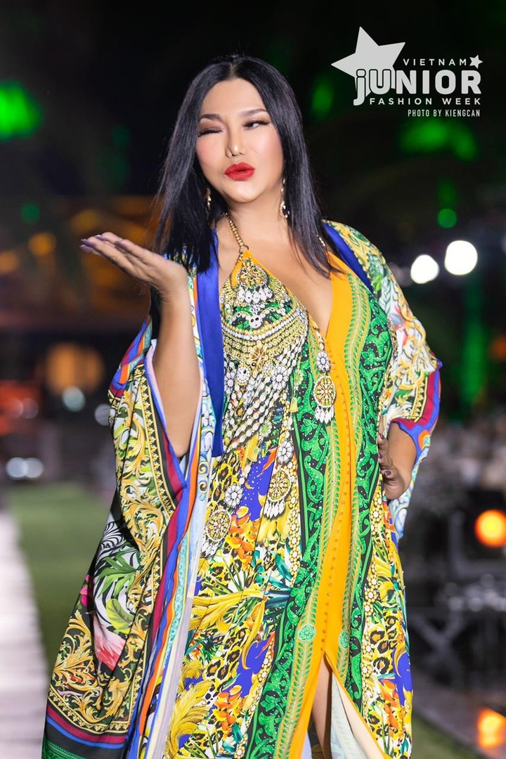 Dàn mẫu nhí xuất hiện ấn tượng trong tuần lễ thời trang - 2