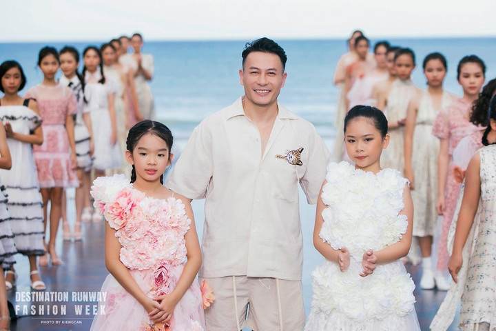 Dàn mẫu nhí xuất hiện ấn tượng trong tuần lễ thời trang - 9