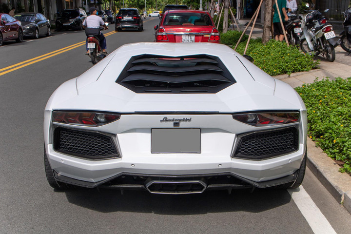 Lamborghini Aventador chính hãng đầu tiên tại Việt Nam tái xuất - 6