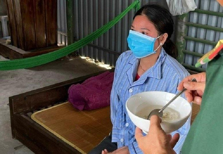 Một phụ nữ không biết bơi, trôi lênh đênh trên biển 8 tiếng được cứu sống - 1