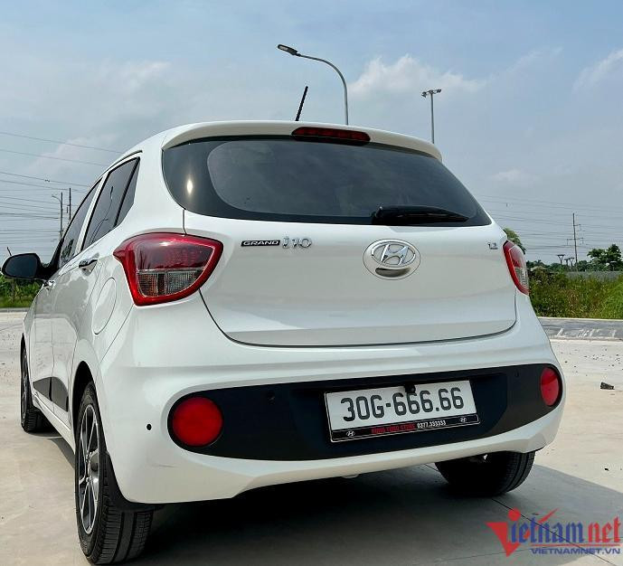 Hyundai Grand i10 biển ngũ quý 6 chốt giá 2 tỷ về tay 9x Hà Nội