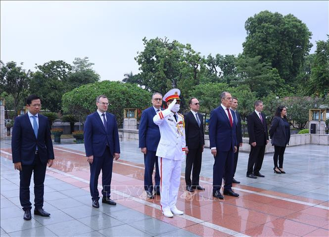 Bộ trưởng Ngoại giao Nga Sergey Lavrov vào Lăng viếng Chủ tịch Hồ Chí Minh - 5