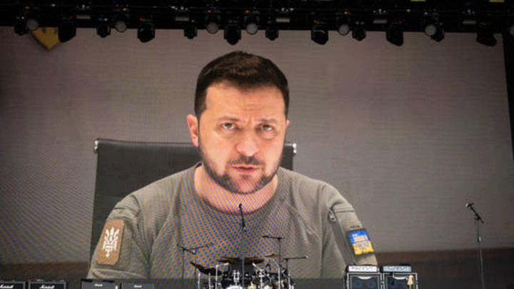 Ông Zelensky đề nghị phương Tây đảm bảo an ninh cho Ukraine - 1