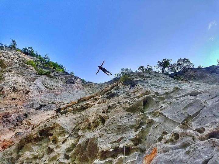 Choáng ngợp trước vẻ hùng vĩ của điểm leo núi đẹp nhất Đông Nam Á nằm ở Lạng Sơn - 3