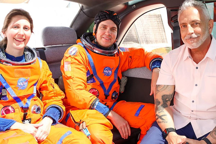 Khám phá mẫu ô tô điện được sử dụng để đưa đón các phi hành gia NASA - 4