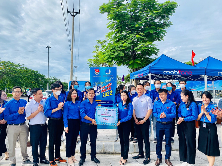 Tuổi trẻ MobiFone đồng loạt ra quân 'Tiếp sức mùa thi' năm 2022 - 1