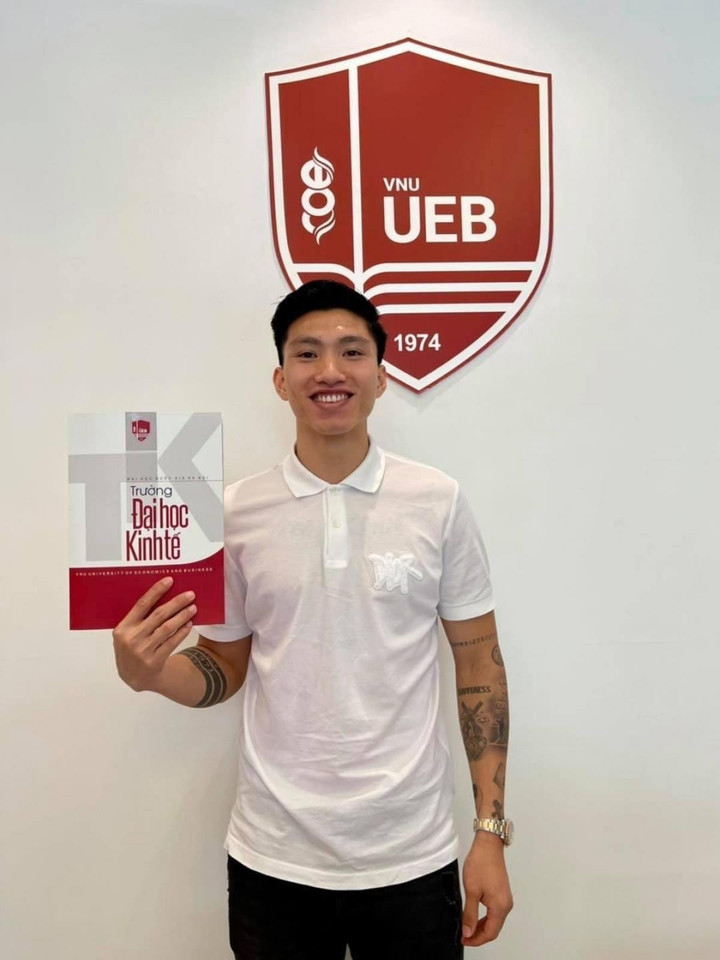 Đoàn Văn Hậu gửi lời chúc hài hước đến các sĩ tử - 1