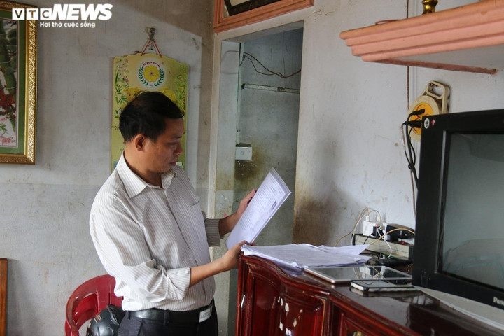 Ảnh: Thí sinh 53 tuổi dự thi tốt nghiệp THPT với đôi tay khiếm khuyết - 2