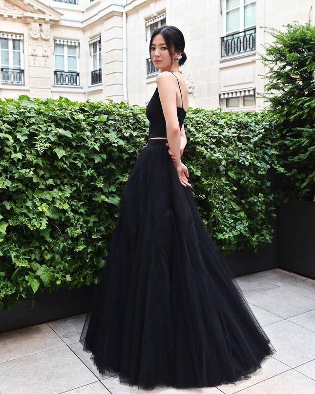 Đôi chân gầy gò đáng báo động của Song Hye Kyo khiến fan lo lắng - 5