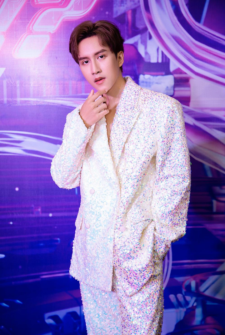 Học trò Hoàng Thuỳ Linh chi 10 tỷ đồng làm nhạc dù vẫn ở nhà thuê, đi xe máy - 1