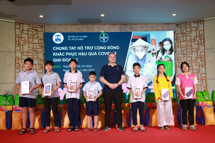 Bayer tiếp tục chung tay hỗ trợ cộng đồng khó khăn sau dịch - 1
